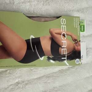 Secret Seamless Shaping Brief in Nude/Light Tan. S/M-P/M - NWT
